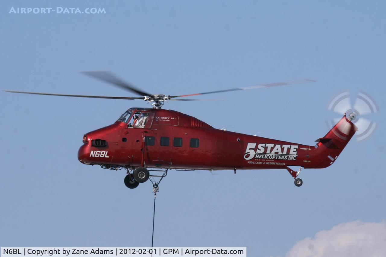 N6BL, 1962 Sikorsky S-58ET C/N 58-1567, 5 State Helicopter S-58 lifting HVAC units in Grand Prairie, TX