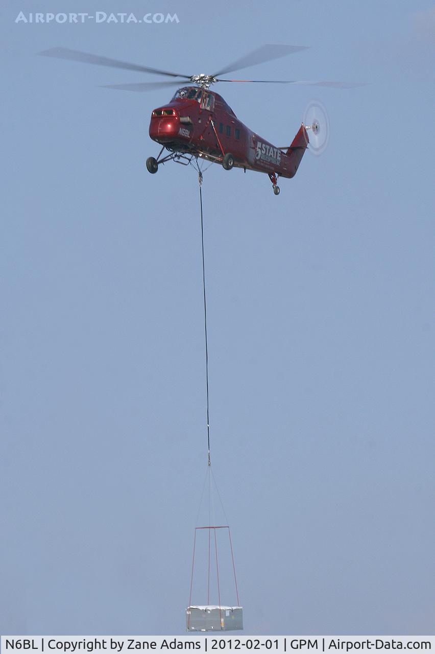 N6BL, 1962 Sikorsky S-58ET C/N 58-1567, 5 State Helicopter S-58 lifting HVAC units in Grand Prairie, TX