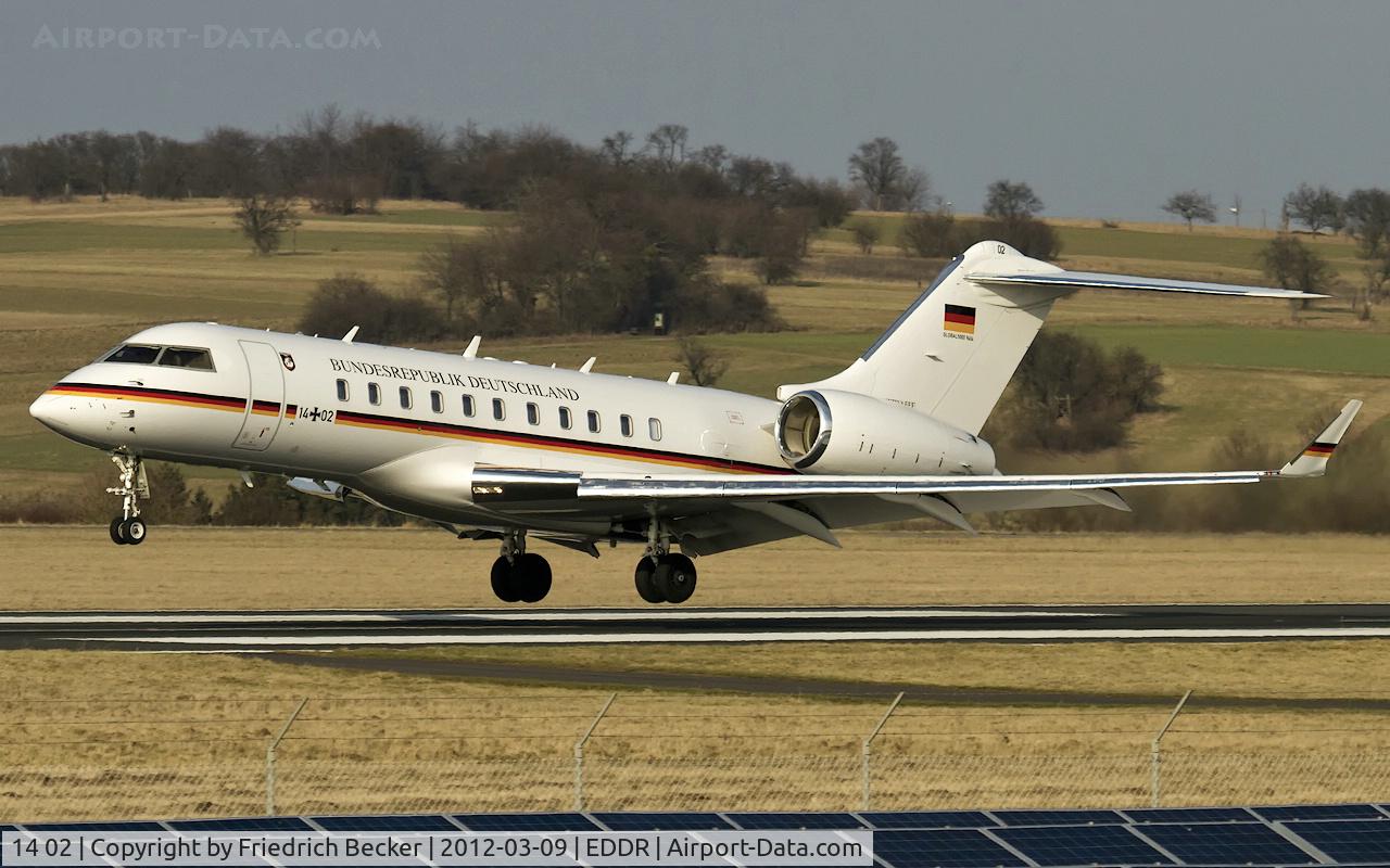 14 02, 2010 Bombardier BD-700-1A11 Global 5000 C/N 9404, moments prior touchdown RW27