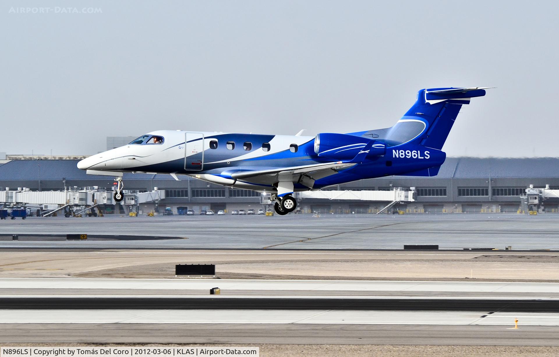 N896LS, 2011 Embraer EMB-505 Phenom 300 C/N 50500071, N896LS Embraer S A EMB-505 C/N 50500071

Heavy windy day and dust cloud...

- Las Vegas - McCarran International (LAS / KLAS)
USA - Nevada, March 6, 2012
Photo: Tomás Del Coro