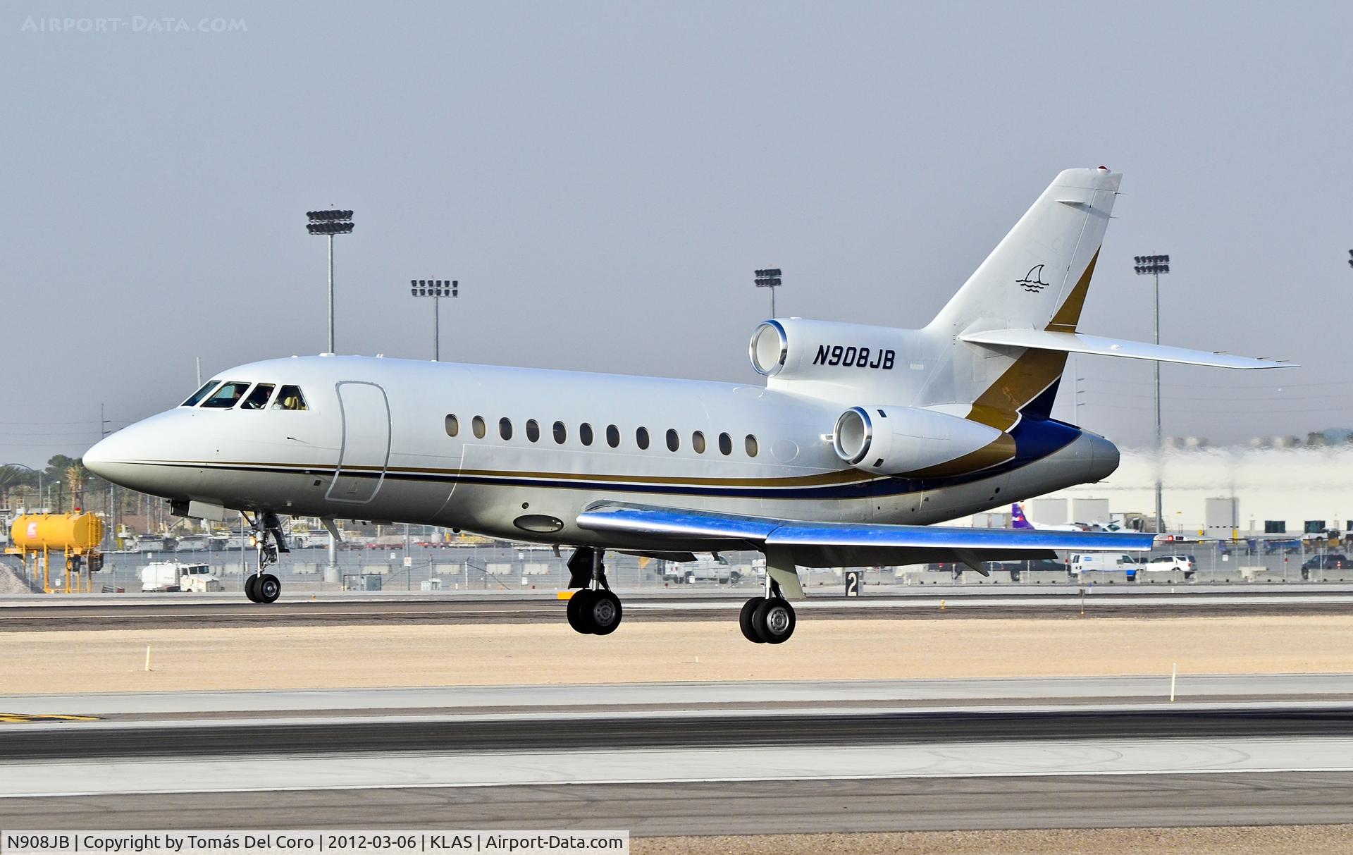 N908JB, 1992 Dassault Falcon 900 C/N 112, N908JB 1992 Dassault-breguet MYSTERE FALCON 900 C/N 112

Heavy windy day and dust cloud...

- Las Vegas - McCarran International (LAS / KLAS)
USA - Nevada, March 6, 2012
Photo: Tomás Del Coro