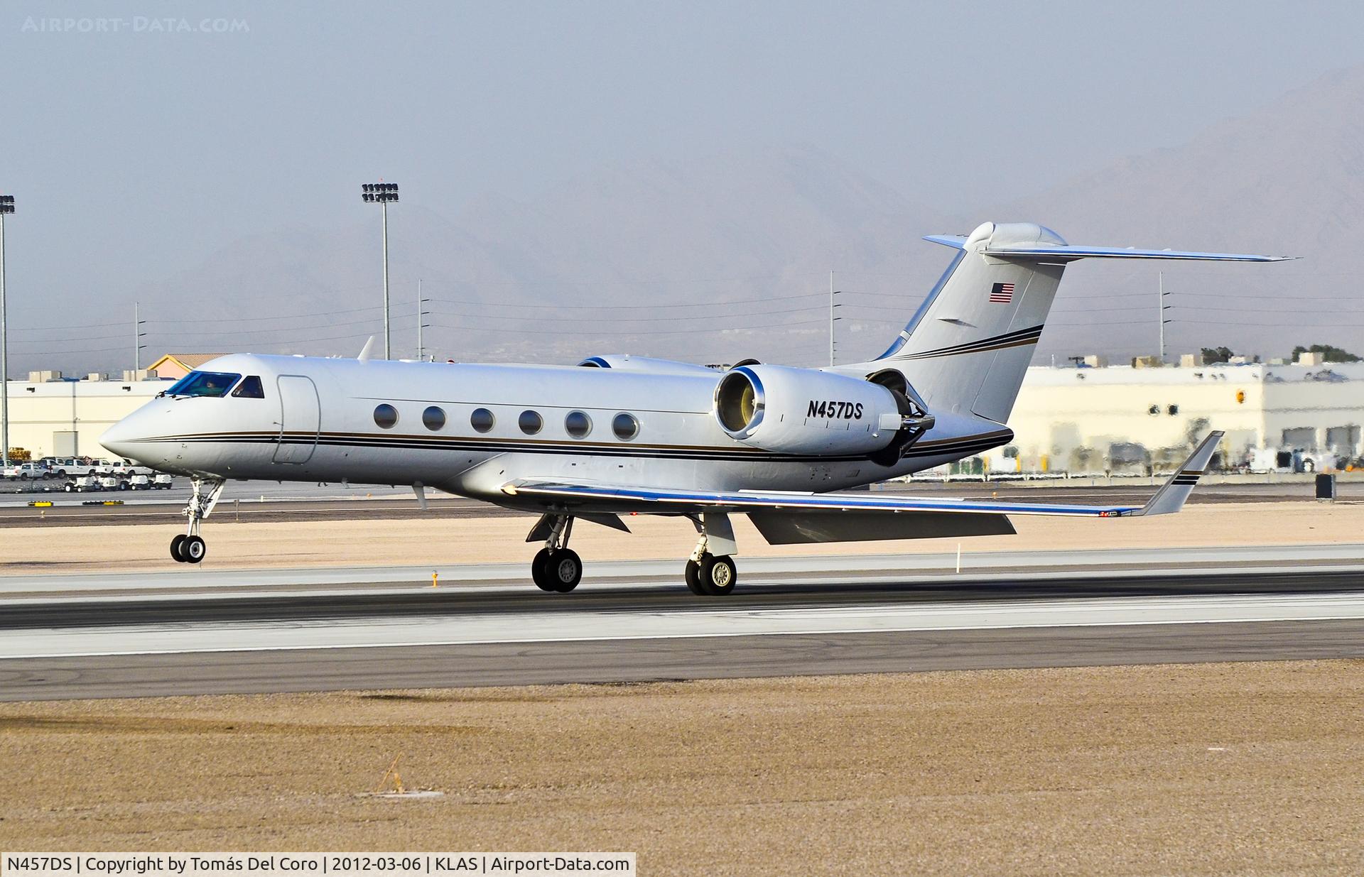 N457DS, Gulfstream Aerospace G-IV C/N 1077, N457DS Gulfstream Aerospace G-IV C/N 1077

Heavy windy day and dust cloud...

- Las Vegas - McCarran International (LAS / KLAS)
USA - Nevada, March 6, 2012
Photo: Tomás Del Coro