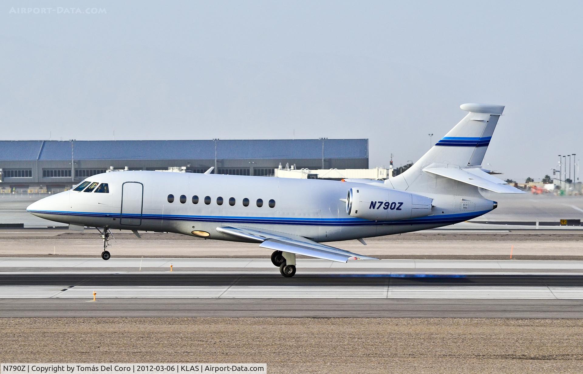 N790Z, 1996 Dassault Falcon 2000 C/N 31, N790Z 1996 Dassault Aviation FALCON 2000 C/N 31

Heavy windy day and dust cloud...

- Las Vegas - McCarran International (LAS / KLAS)
USA - Nevada, March 6, 2012
Photo: Tomás Del Coro