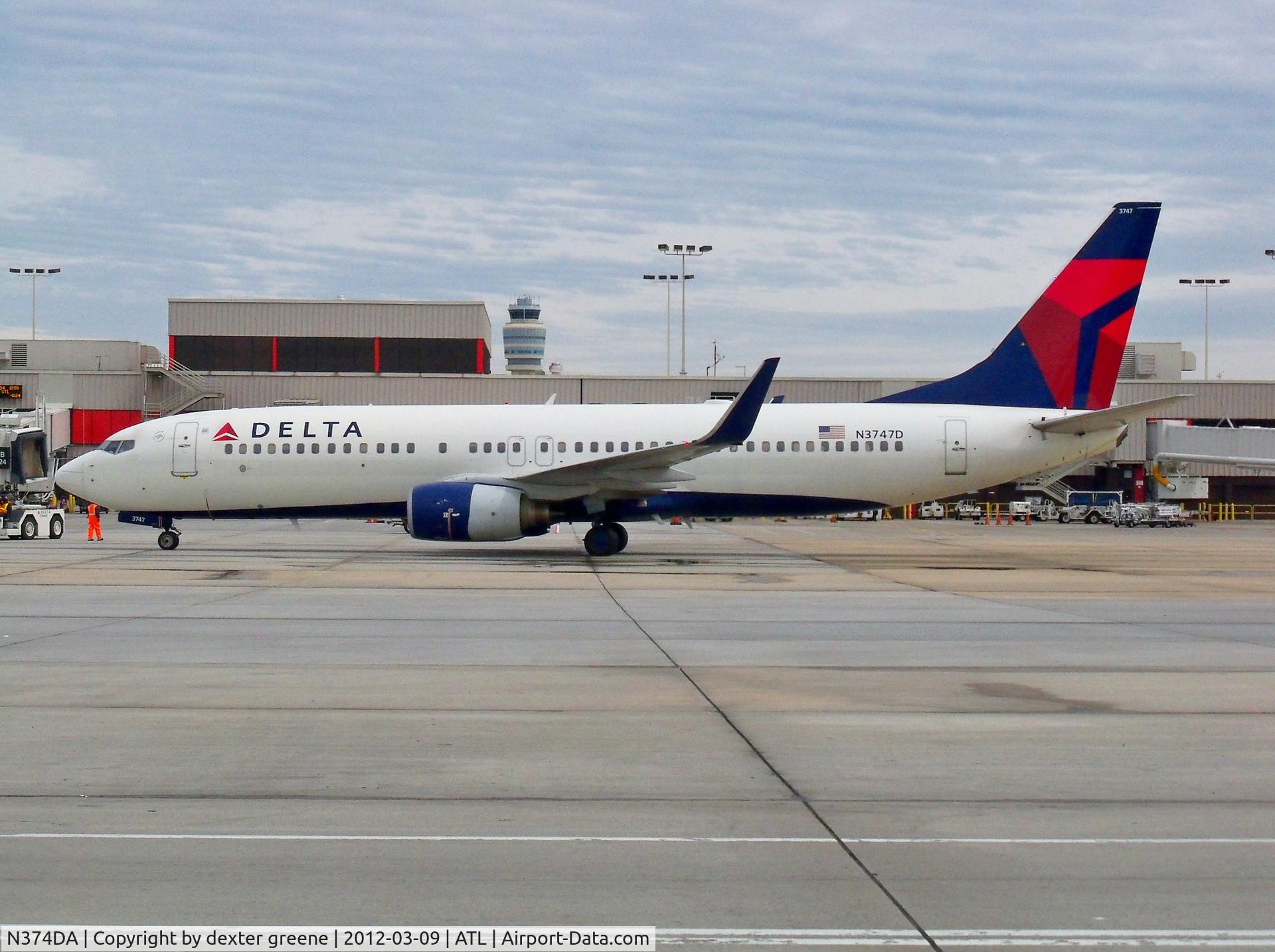 N374DA, 1998 Boeing 737-832 C/N 29622, delta air lines b737-832 
after noon departure.