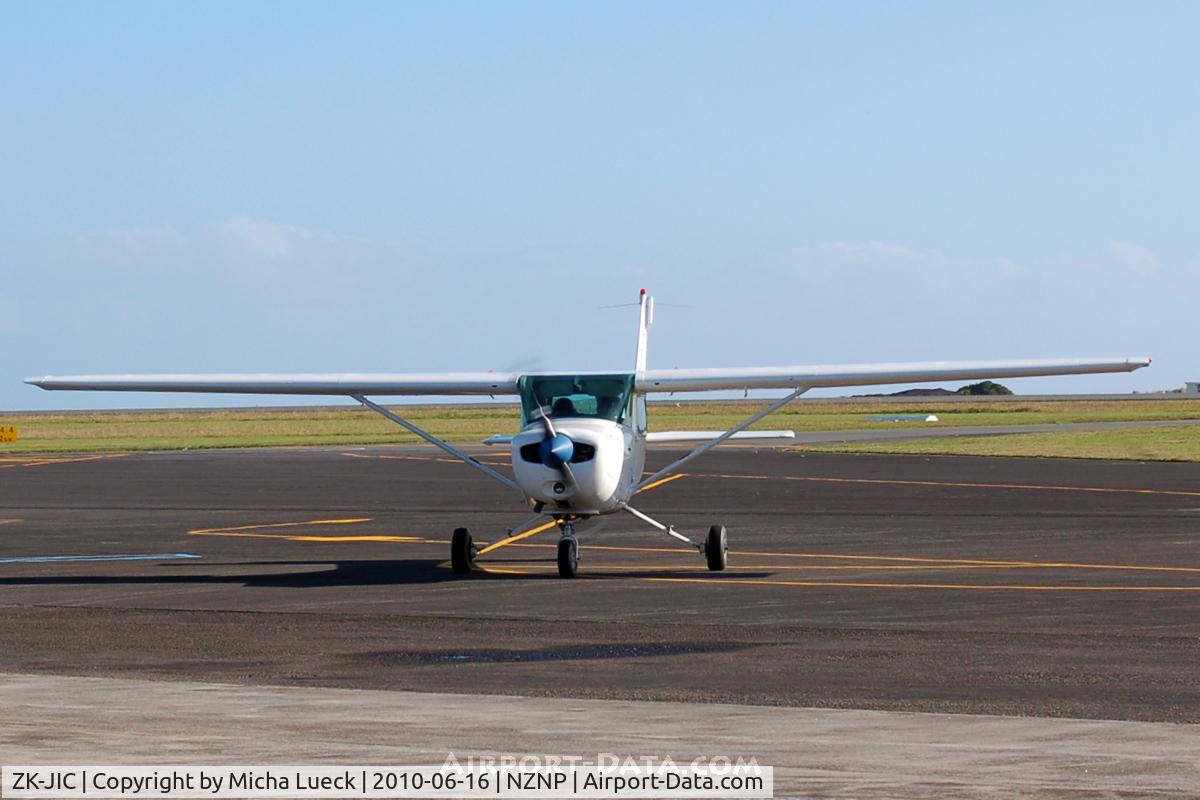 ZK-JIC, Cessna 152 C/N 15279570, At New Plymouth