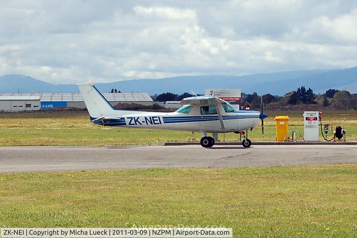 ZK-NEI, 1977 Cessna 152 C/N 15280010, At Palmerston North