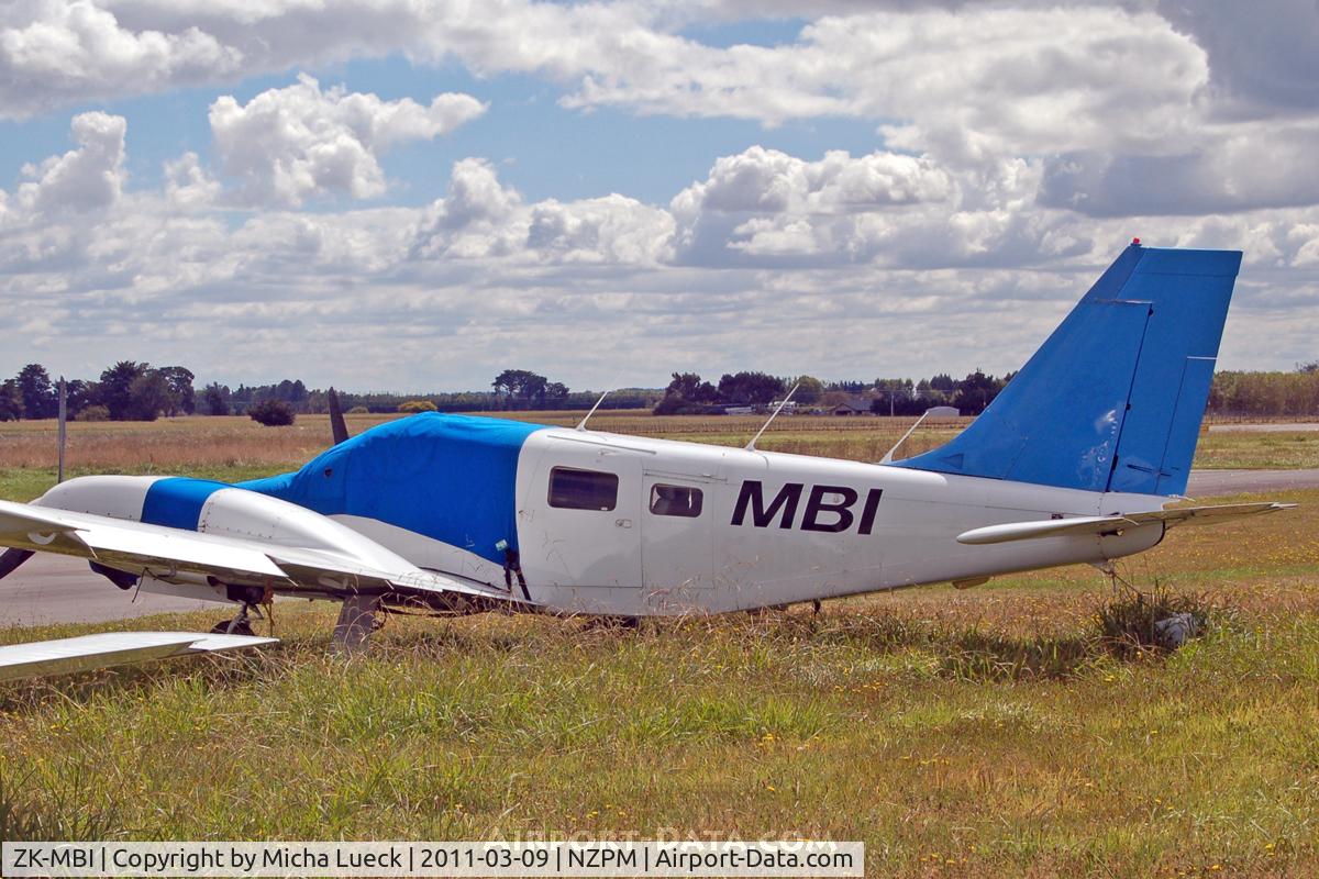 ZK-MBI, 1998 Piper PA-34-220T Seneca C/N 3449043, At Palmerston North