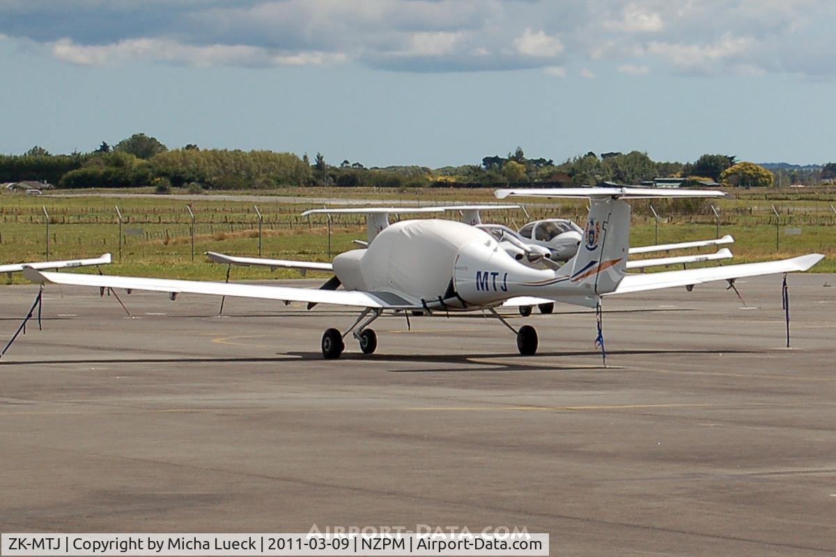 ZK-MTJ, Diamond DA-40 Diamond Star C/N 40.1020, At Palmerston North