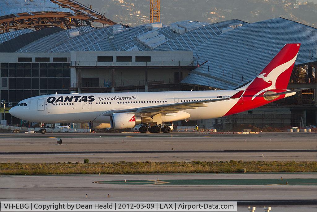 VH-EBG, 2007 Airbus A330-202 C/N 887, Qantas VH-EBG (FLT QFA25) taxiing to the north gates after arrival from Auckland (NZAA/AKL) early in the morning.