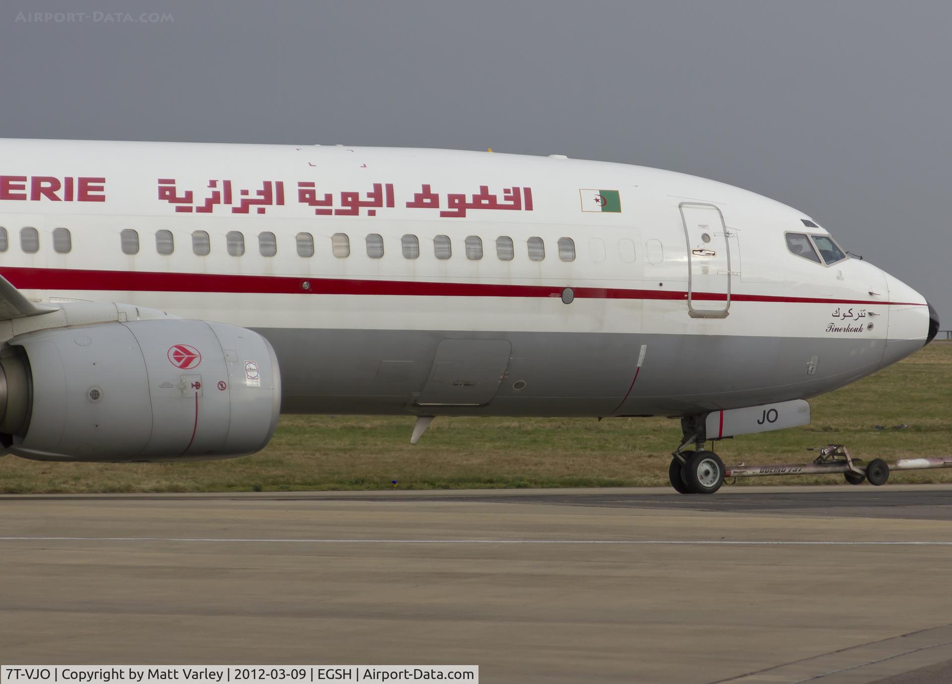 7T-VJO, 2001 Boeing 737-8D6 C/N 30207, Being towed to the Air Livery hanagar for spray.