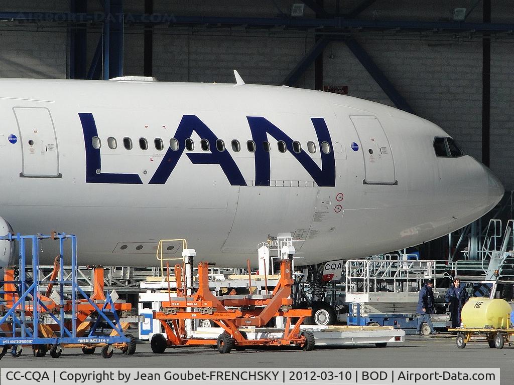 CC-CQA, 2000 Airbus A340-313X C/N 359, en maintenance