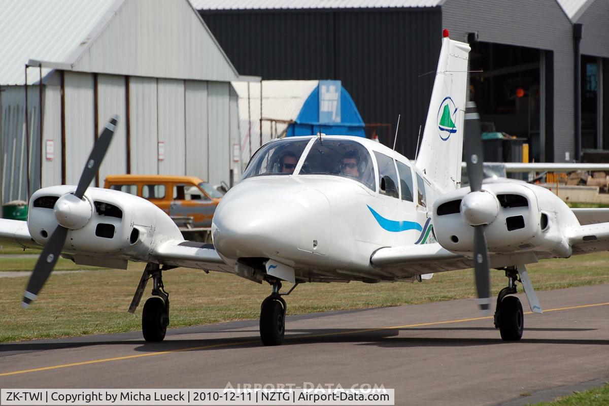 ZK-TWI, Piper PA-34-200 C/N 34-7250281, At Tauranga