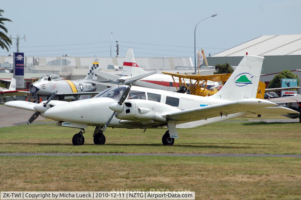 ZK-TWI, Piper PA-34-200 C/N 34-7250281, At Tauranga