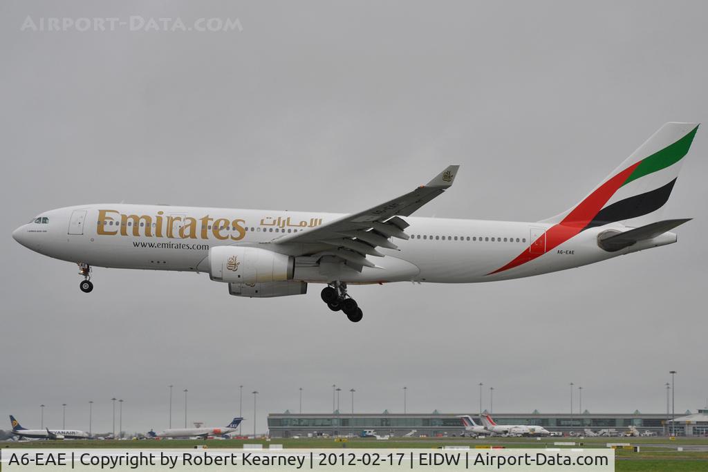 A6-EAE, 2001 Airbus A330-243 C/N 384, On short finals for r/w 28