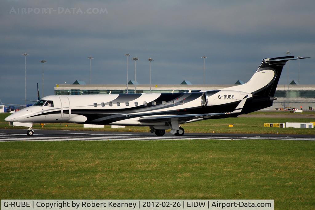 G-RUBE, 2009 Embraer EMB-135BJ Legacy C/N 14501100, Lining up r/w 28