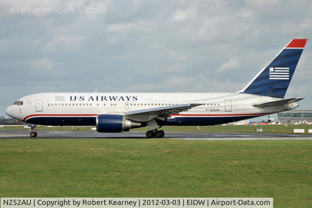 N252AU, 1990 Boeing 767-2B7 C/N 24765, Lining up r/w 28