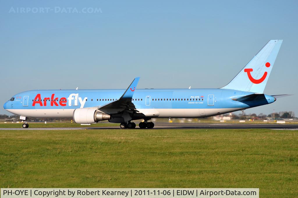 PH-OYE, 1998 Boeing 767-304/ER C/N 28979, Rolling on r/w 28