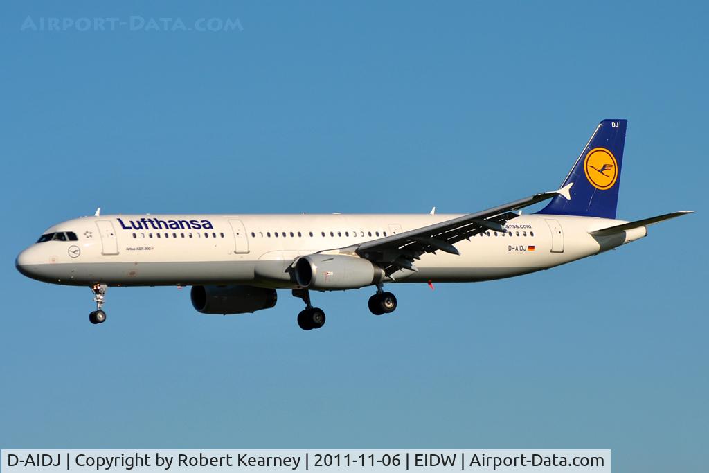 D-AIDJ, 2011 Airbus A321-231 C/N 4792, On short finals for r/w 28