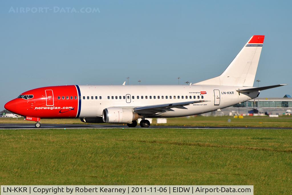 LN-KKR, 1988 Boeing 737-3Y0 C/N 24256, Lining up r/w 28