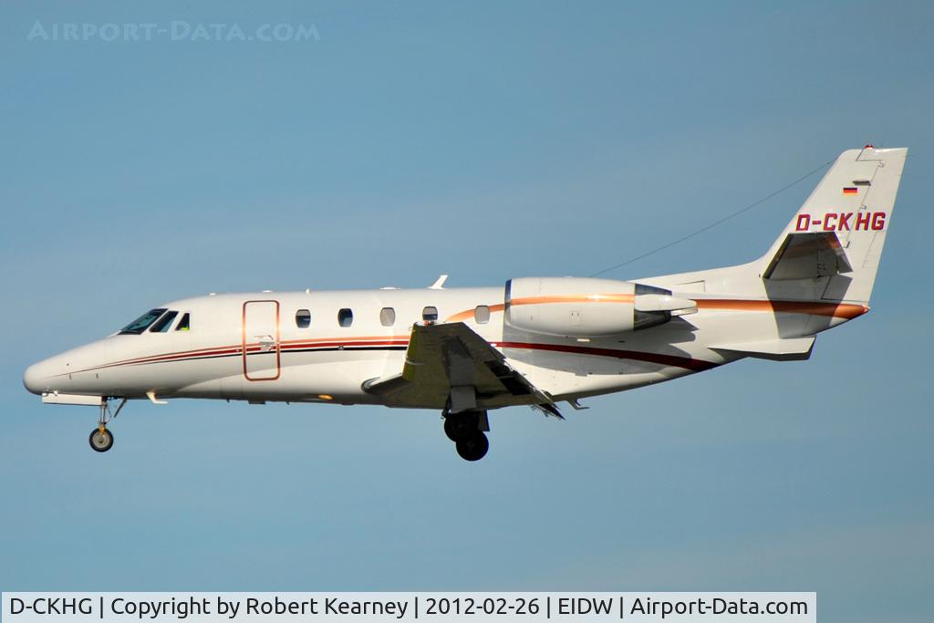 D-CKHG, 2006 Cessna 560XLS Citation Excel C/N 560-5667, On short finals for r/w 28
