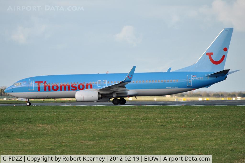 G-FDZZ, 2011 Boeing 737-8K5 C/N 37262, Lining up r/w 28