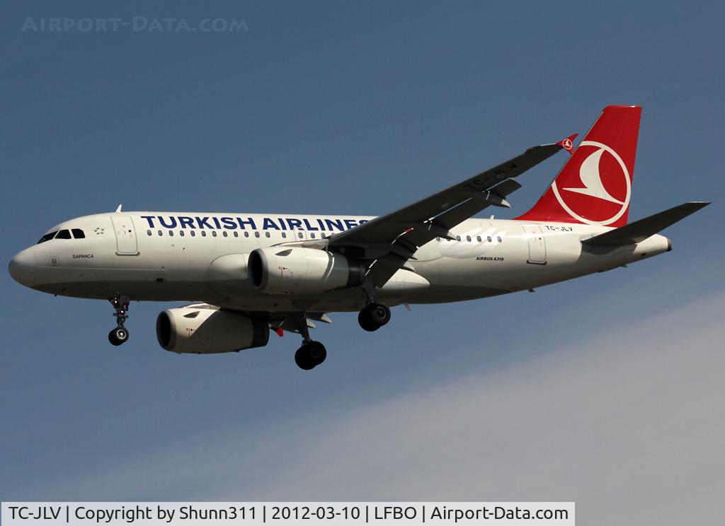 TC-JLV, 2011 Airbus A319-132 C/N 4755, Landing rwy 32L