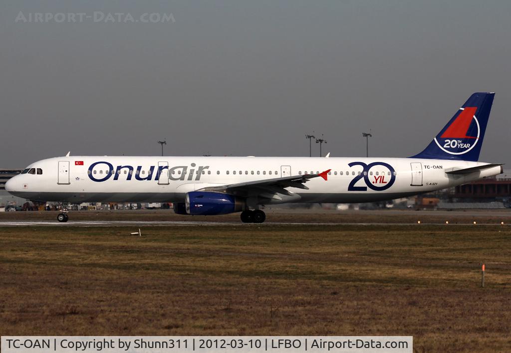 TC-OAN, 2001 Airbus A321-231 C/N 1421, Lining up rwy 32R for departure in special 20th anniversary markings