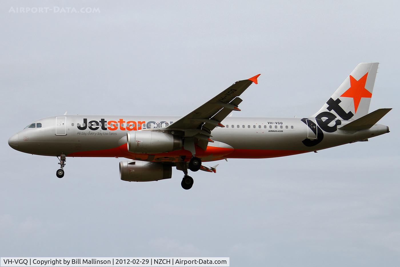 VH-VGQ, 2010 Airbus A320-232 C/N 4303, FINALS TO 02