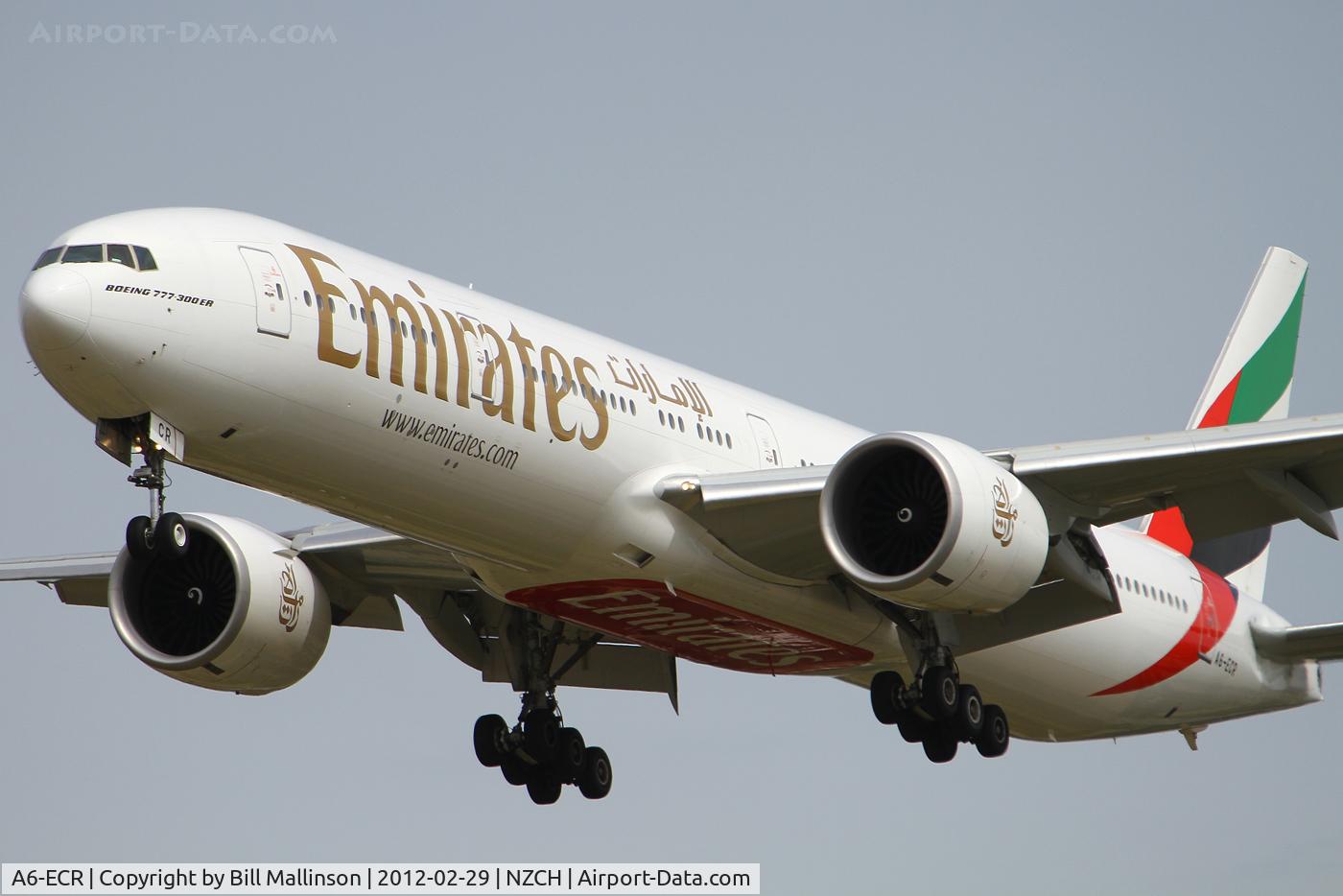 A6-ECR, 2009 Boeing 777-31H/ER C/N 35592, finals to 02