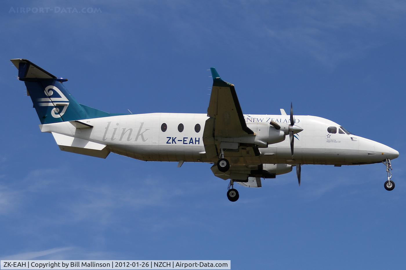 ZK-EAH, 2002 Raytheon 1900D C/N UE-431, finals to 29