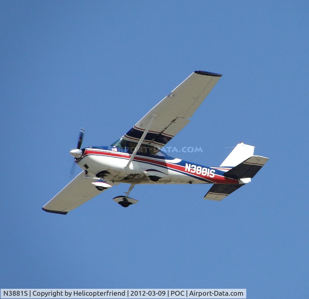 N3881S, 1963 Cessna 172E C/N 17251081, Passing over runway 26L