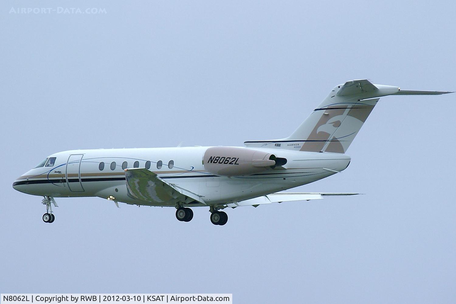 N8062L, 2011 Hawker Beechcraft 4000 C/N RC-62, On approach 12R