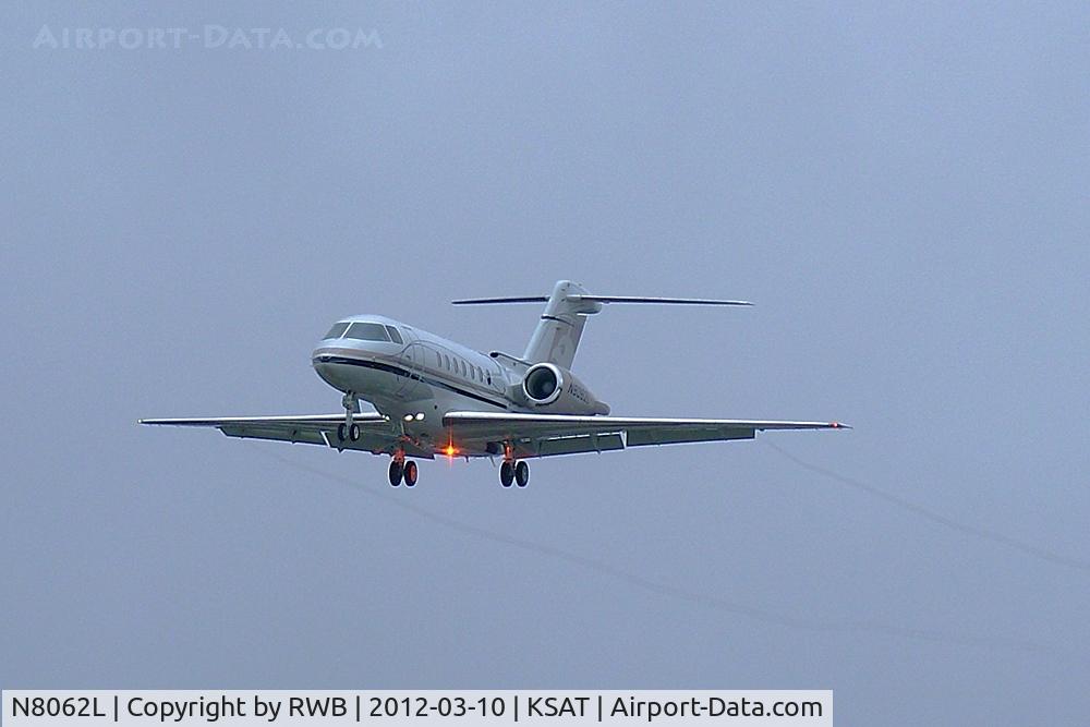 N8062L, 2011 Hawker Beechcraft 4000 C/N RC-62, On approach 12R in light rain.