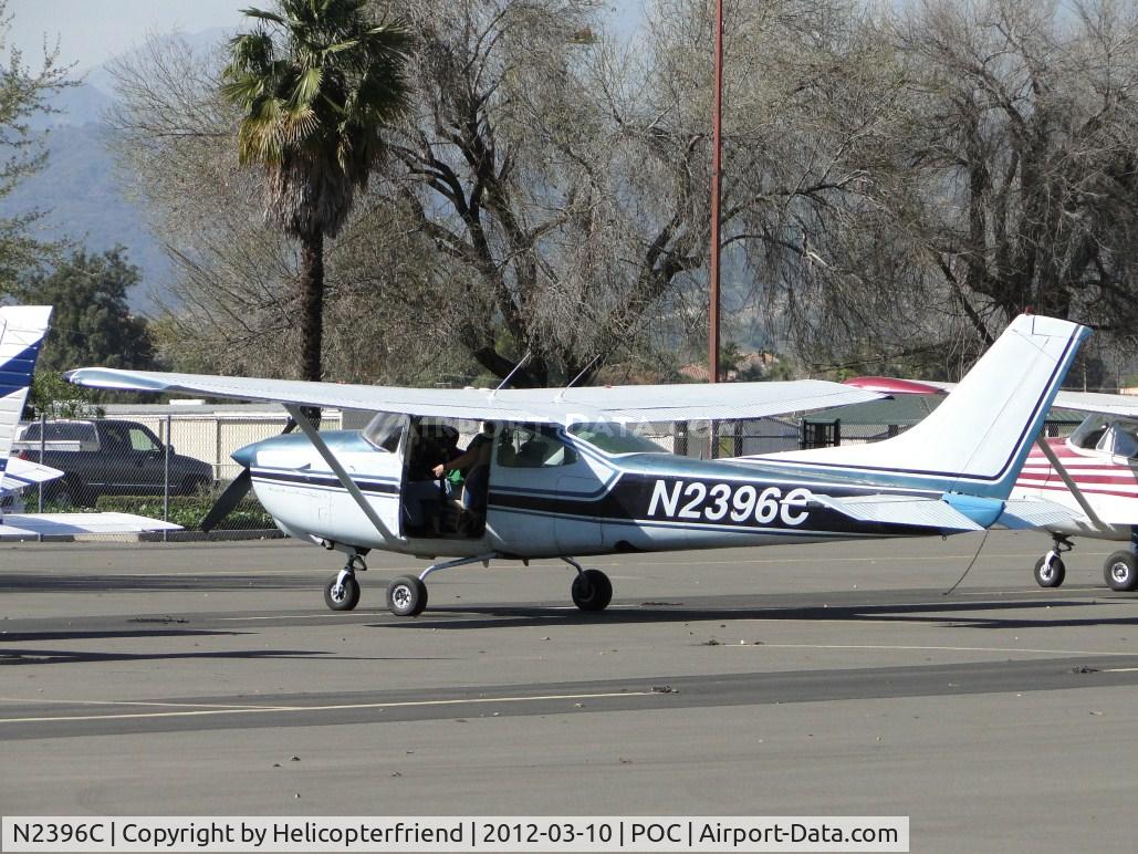 N2396C, 1978 Cessna R182 Skylane RG C/N R18200177, Loading passengers and preparing to depart