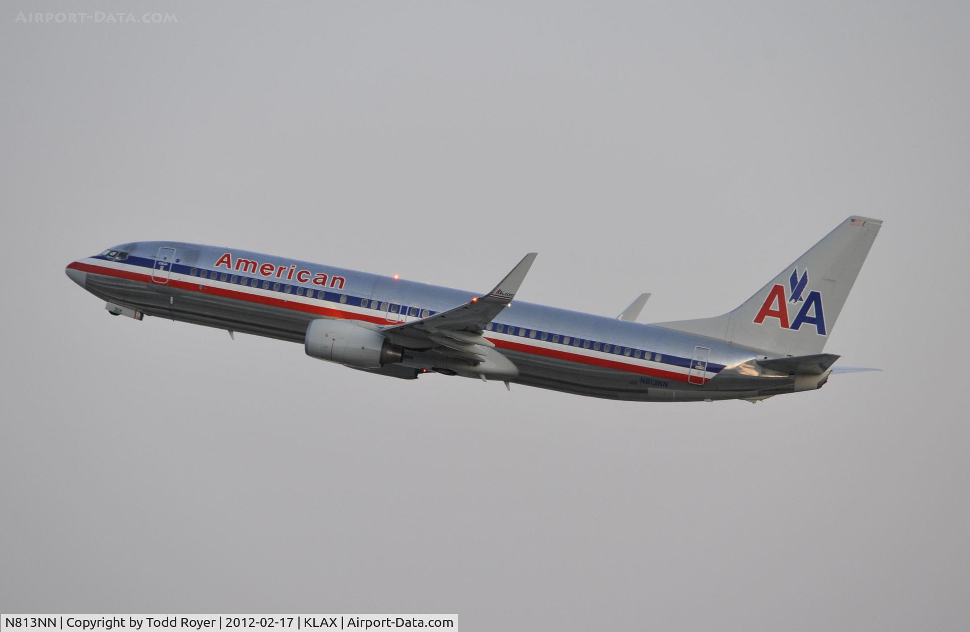 N813NN, 2009 Boeing 737-823 C/N 30918, Departing LAX on 25R