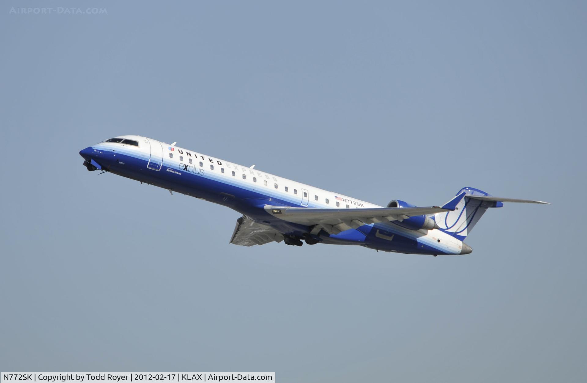 N772SK, 2005 Bombardier CRJ-702 (CL-600-2C10) Regional Jet C/N 10235, Departing LAX on 25R
