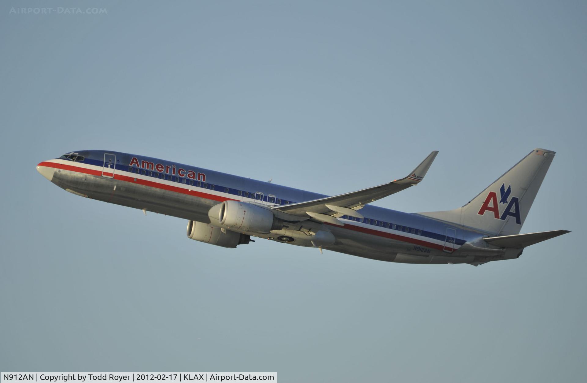 N912AN, 1999 Boeing 737-823 C/N 29513, Departing LAX on 25R