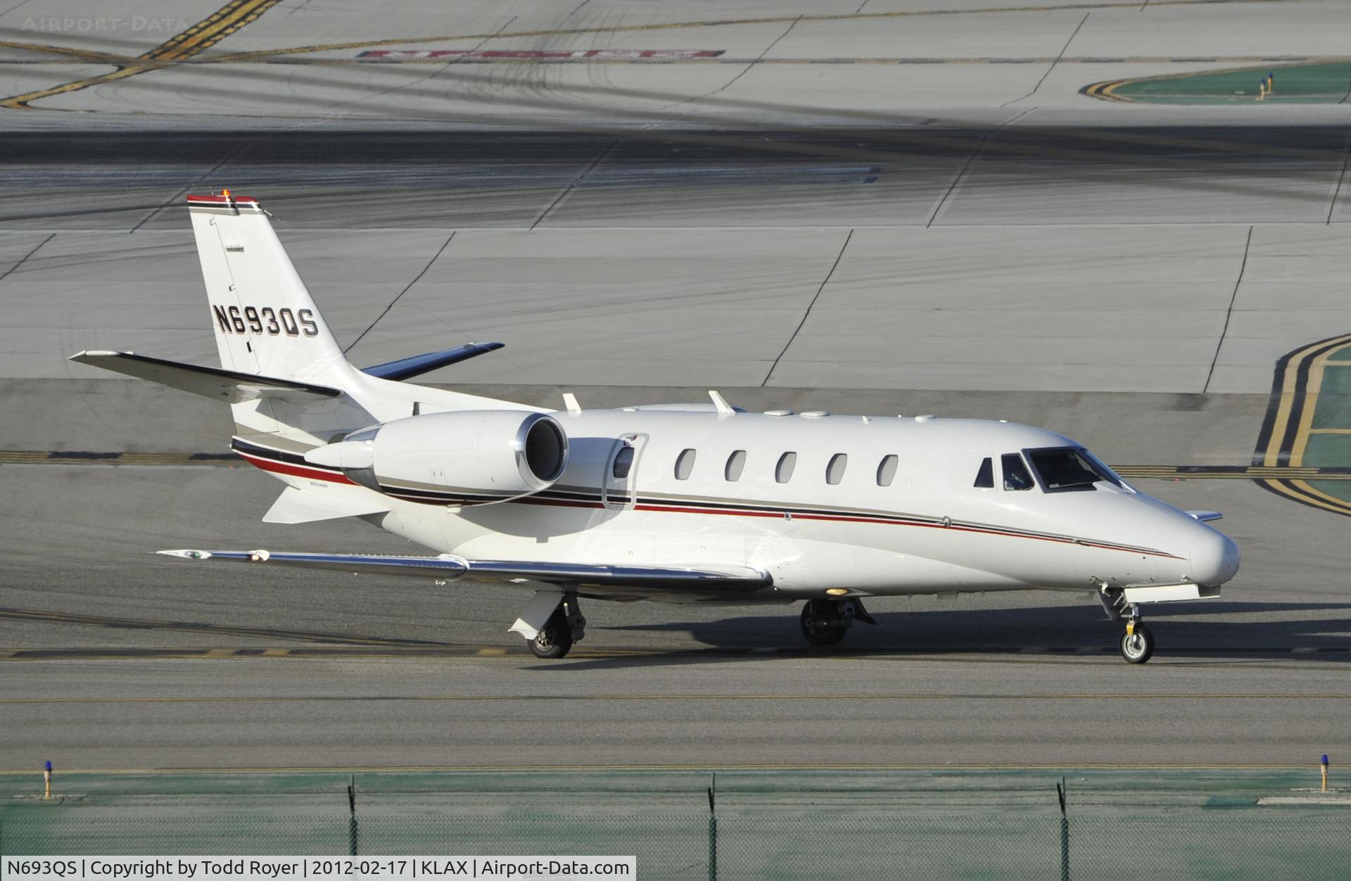 N693QS, 2006 Cessna 560XLS Citation Excel C/N 560-5657, Taxiing to parking