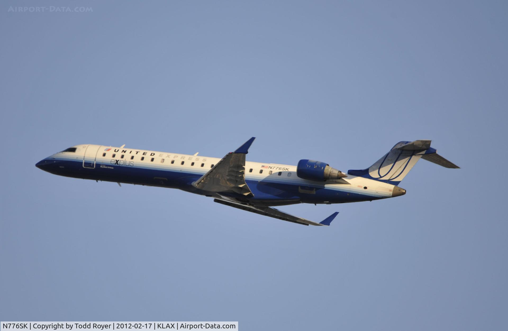 N776SK, 2006 Bombardier CRJ-700 (CL-600-2C10) Regional Jet C/N 10241, Departing LAX on 25R