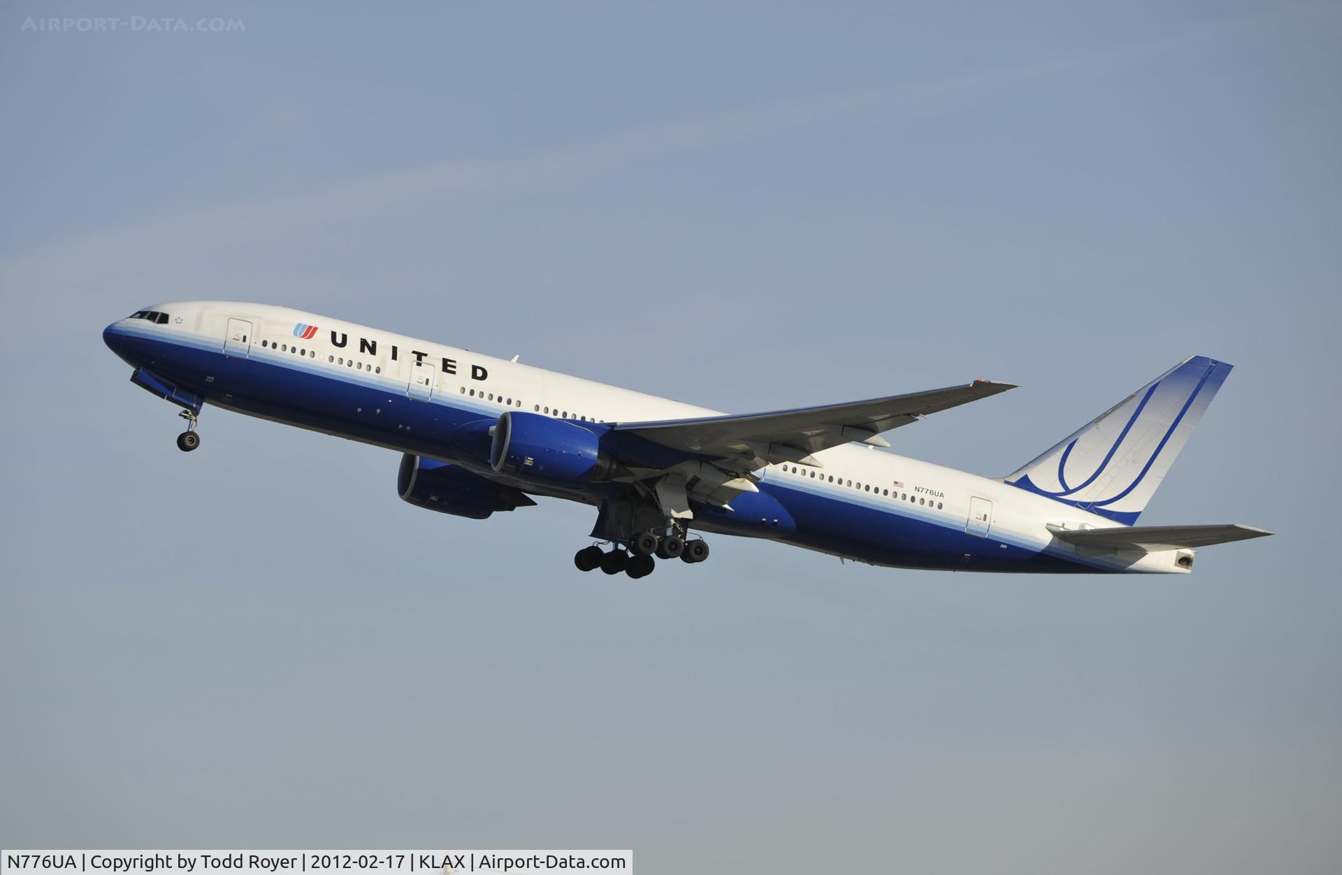 N776UA, 1996 Boeing 777-222 C/N 26937, Departing LAX on 25R