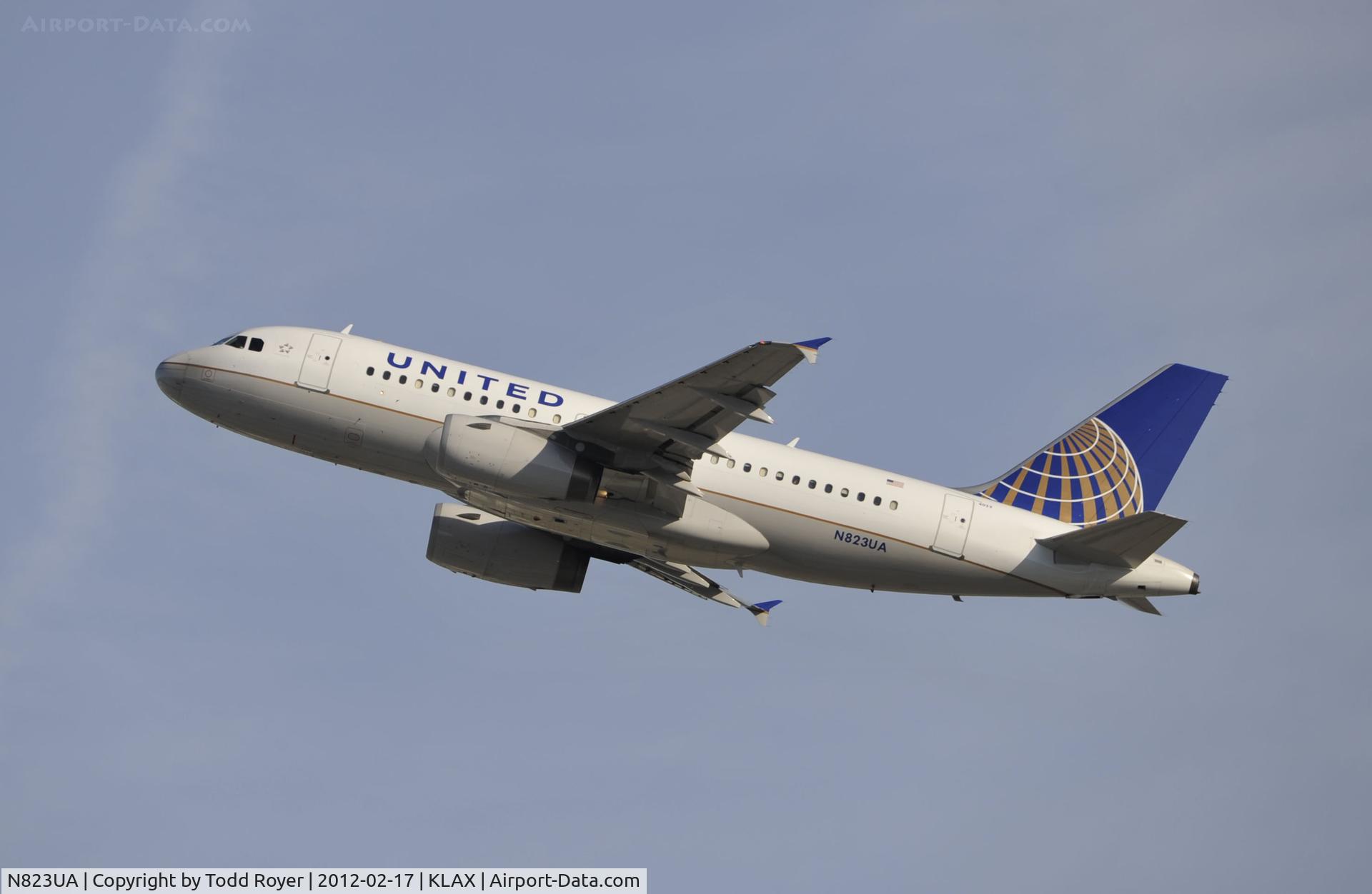 N823UA, 1998 Airbus A319-131 C/N 952, Departing LAX on 25R