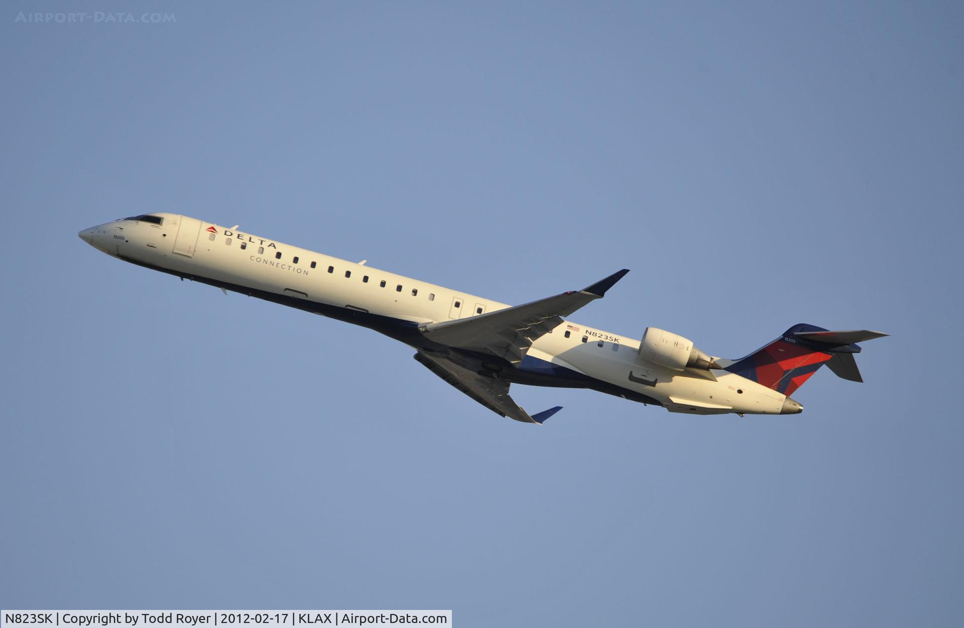N823SK, 2008 Bombardier CRJ-900ER (CL-600-2D24) C/N 15205, Departing LAXon 25R