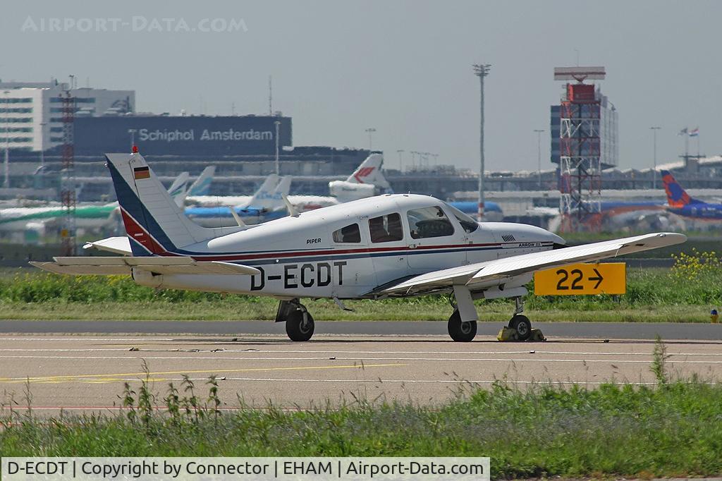 D-ECDT, Piper PA-28R-201T Turbo Cherokee Arrow III C/N 28R-7803150, Waiting on the ramp.