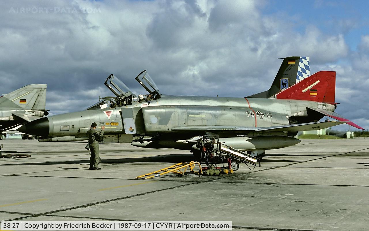 38 27, McDonnell Douglas F-4F Phantom II C/N 4685, coming to halt