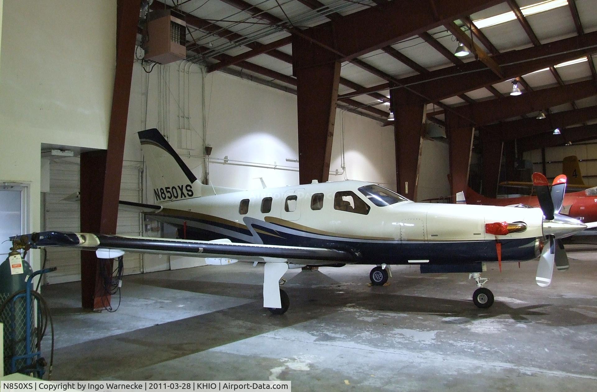 N850XS, 2006 Socata TBM-700 C/N 352, SOCATA TBM-700 at Portland-Hillsboro Airport, Hillsboro OR