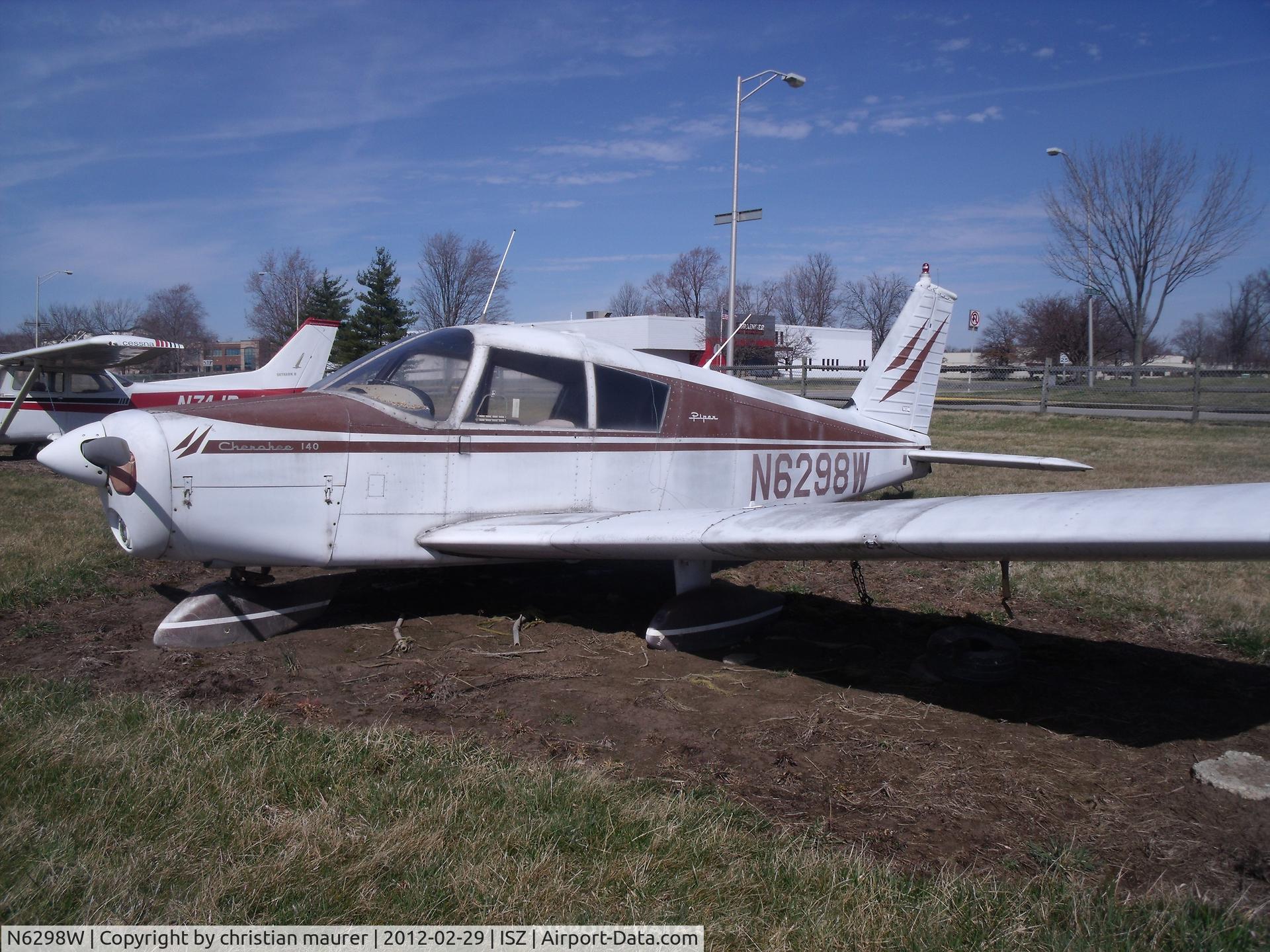 N6298W, 1964 Piper PA-28-140 Cherokee C/N 28-20286, a old cherokee 140