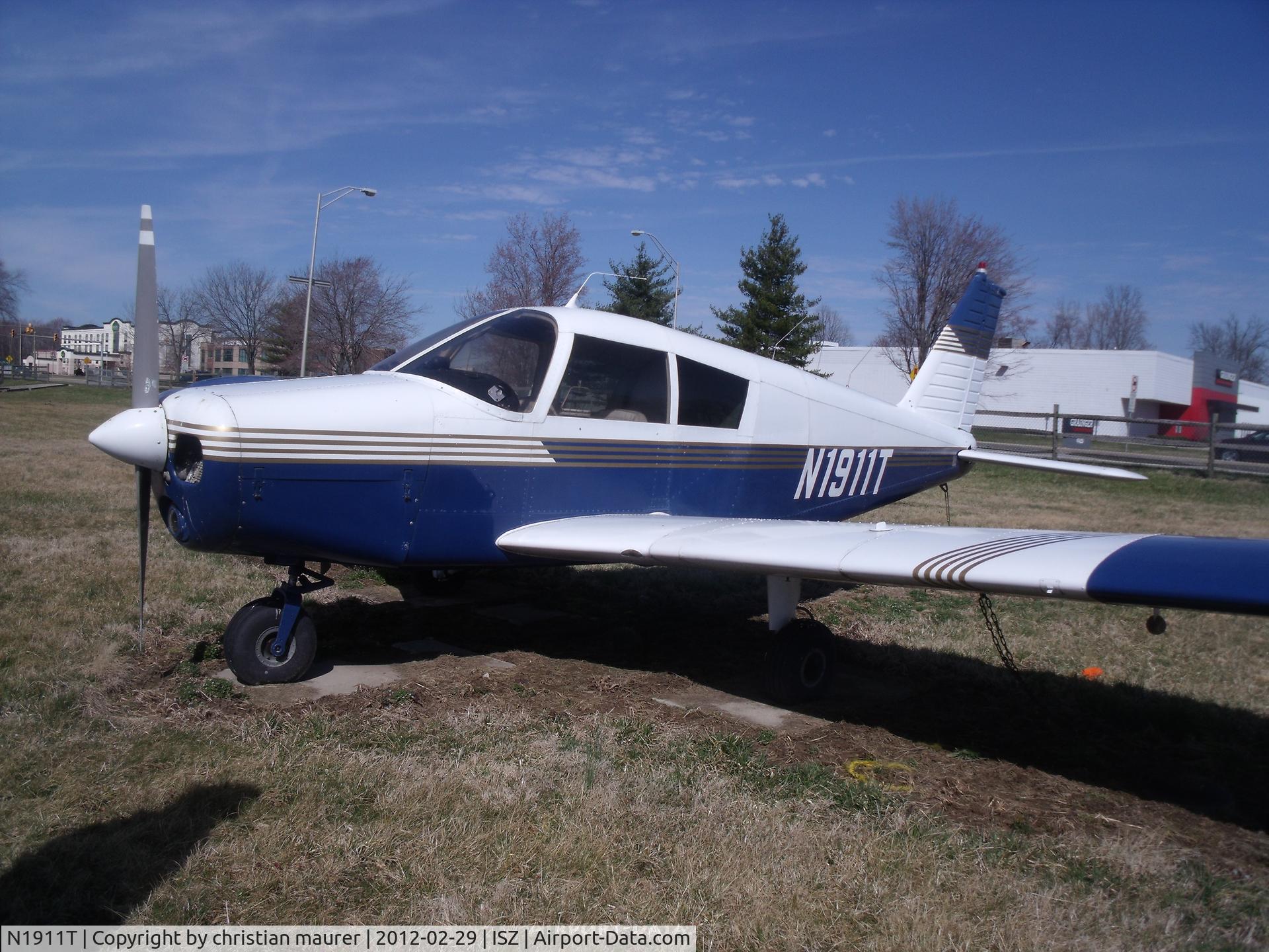 N1911T, 1971 Piper PA-28-140 C/N 28-7125412, piper cherokee 140