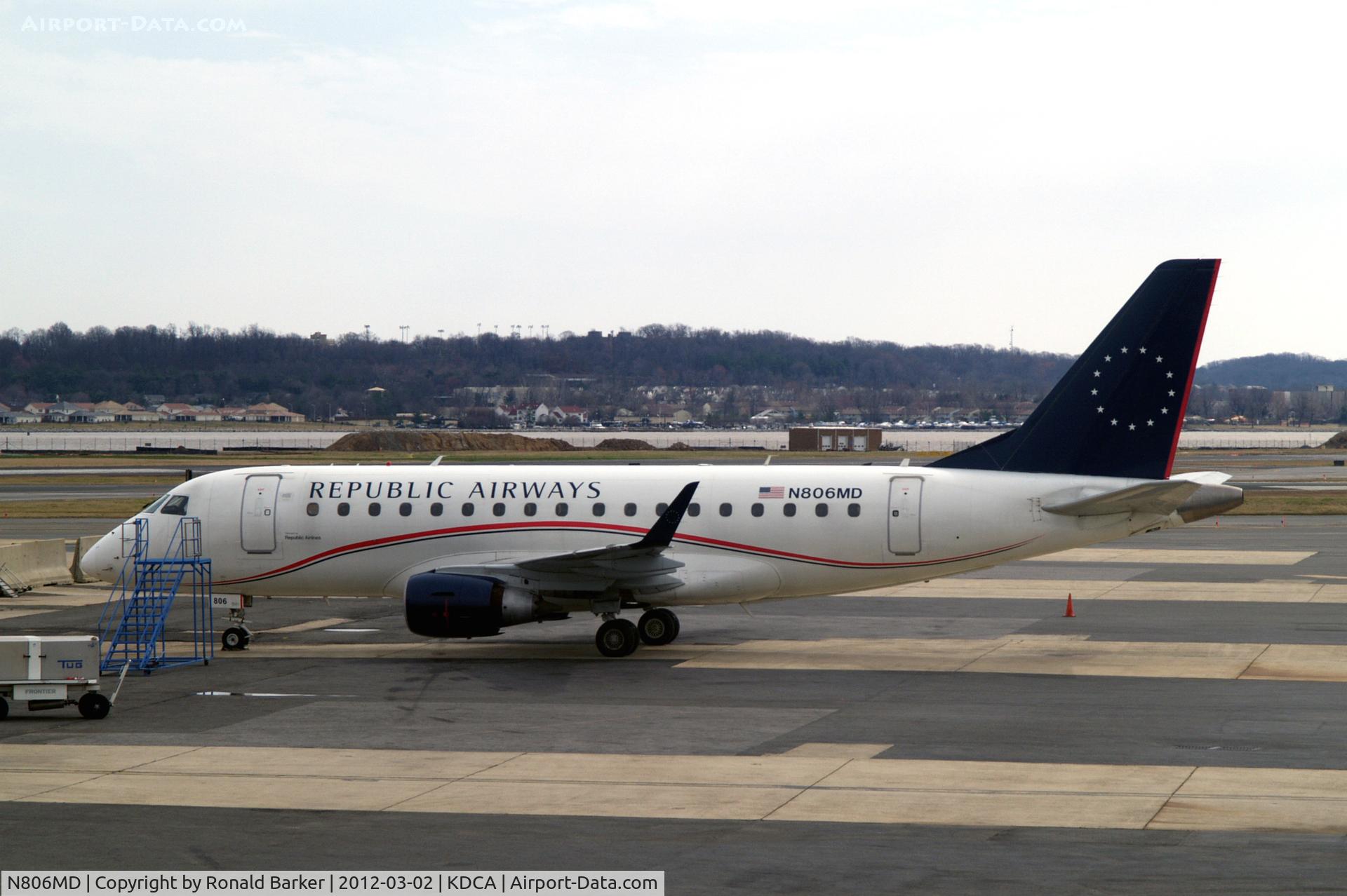 N806MD, 2004 Embraer 170SU (ERJ-170-100SU) C/N 17000019, DCA, VA