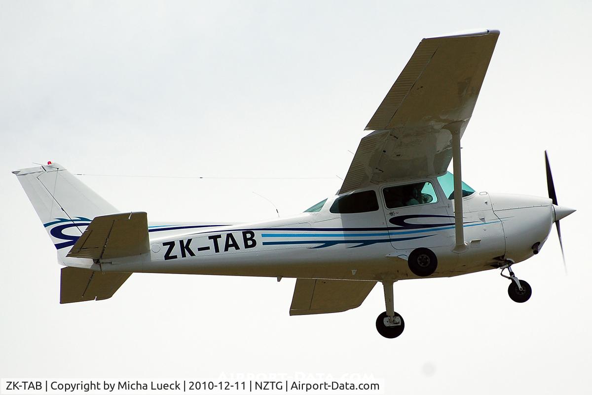 ZK-TAB, Cessna 172N C/N 17273811, At Tauranga