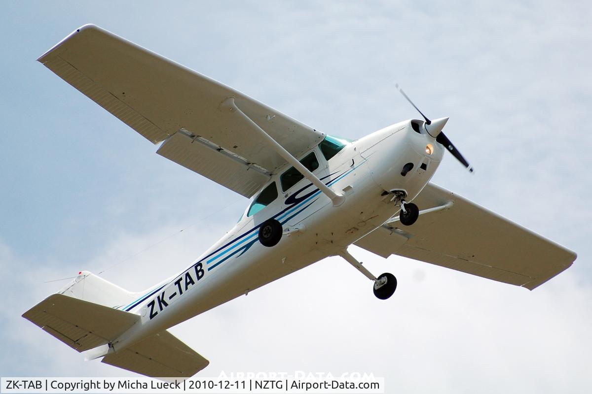 ZK-TAB, Cessna 172N C/N 17273811, At Tauranga